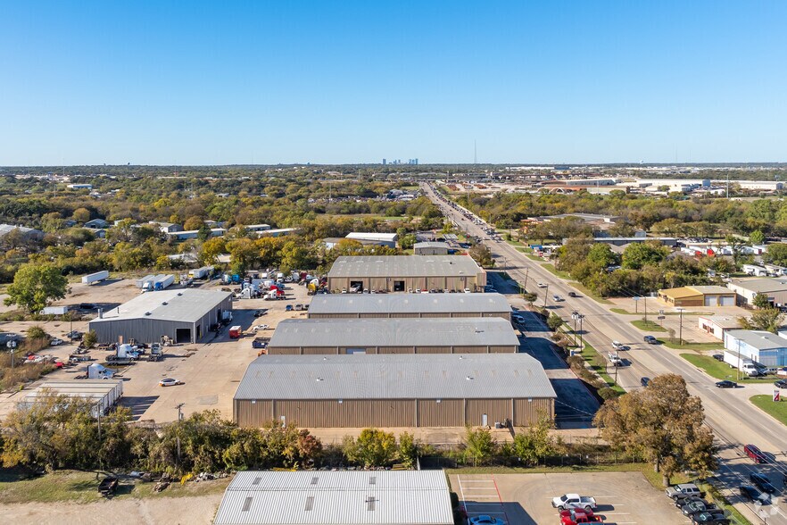 More Photos Of 711 W Kennedale Pky Building D, Kennedale Warehouse For Lease