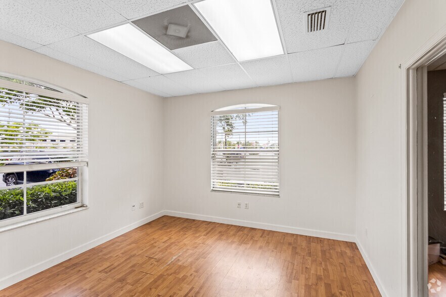More Photos Of 145 NW Central Park Plz, Port Saint Lucie Medical For Sale