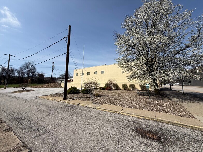 More Photos Of 630 Market St, Steubenville Office For Lease