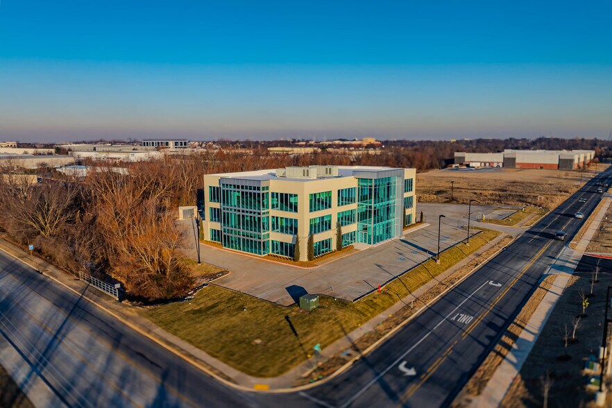 More Photos Of 2700 SE S St, Bentonville Office For Lease