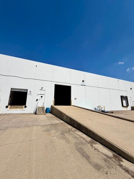 More Photos Of 2252-2300 Westbrooke Dr, Columbus Warehouse For Lease