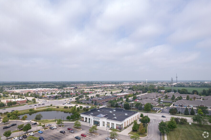 More Photos Of 2391 County Line Rd, Algonquin Freestanding For Lease