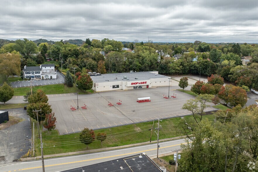 More Photos Of 2820 Universal Rd, Pittsburgh Supermarket For Lease
