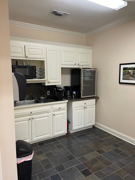 More Photos Of 9456 Jefferson Hwy, Baton Rouge Medical For Lease