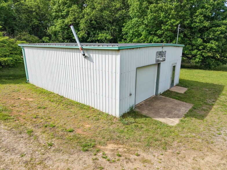 More Photos Of 2815 TN-49 Hwy, Charlotte Auto Repair For Sale