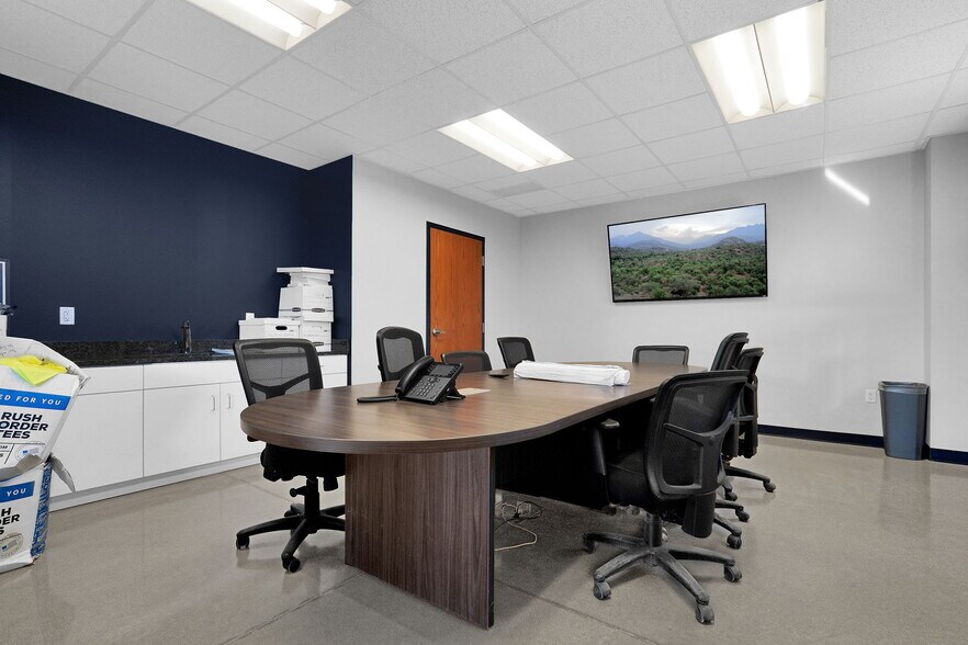 More Photos Of 5132 Fisher Rd, Columbus Warehouse For Lease