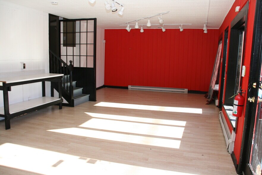 More Photos Of 39 Mine St, Flemington Freestanding For Lease