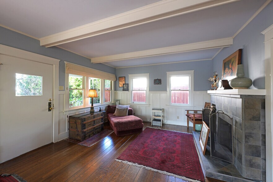 More Photos Of 2636 N Beachwood Dr, Los Angeles Apartments For Sale