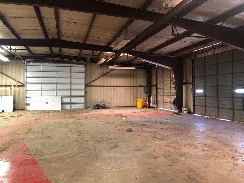 More Photos Of 11595 US Highway 181, San Antonio Service For Lease