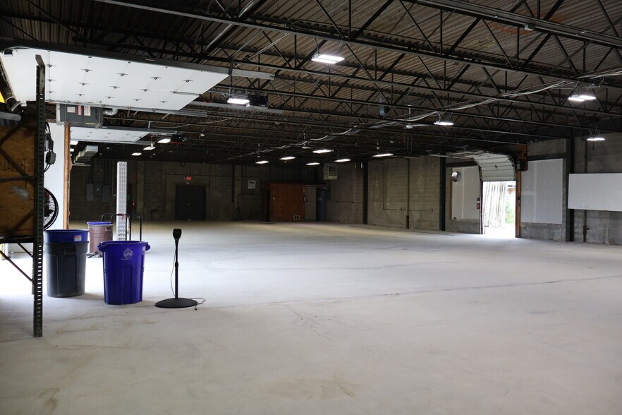 More Photos Of 916 S 18th St, Harrisburg Warehouse For Lease