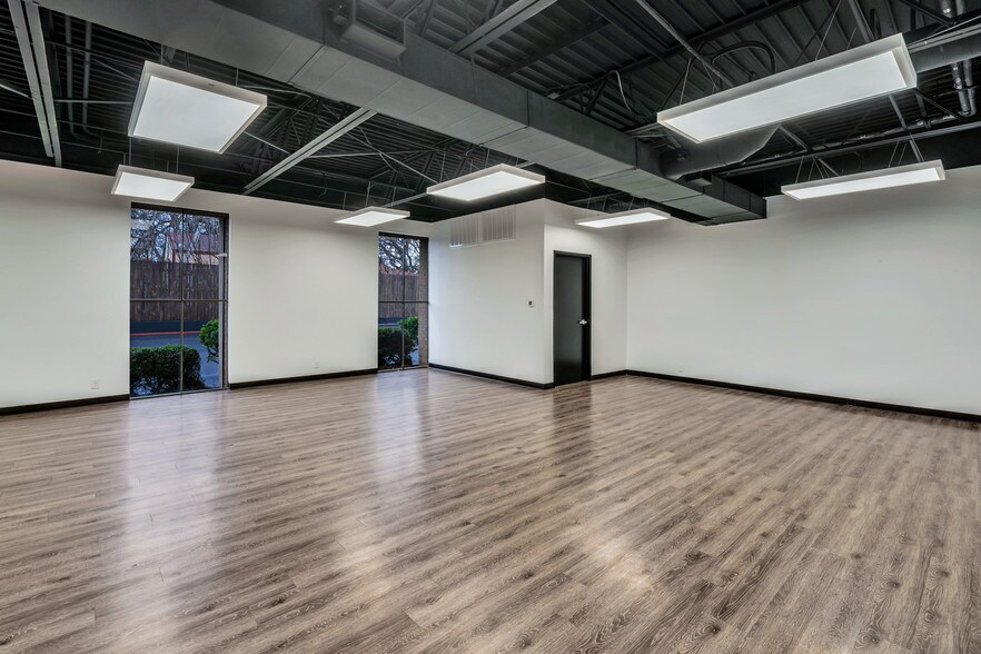 More Photos Of 6464 Brentwood Stair Rd, Fort Worth Office For Sale