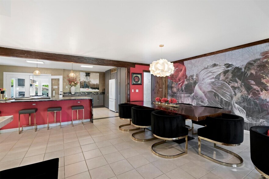 More Photos Of 8721 Mountain Crest Dr, Austin Specialty For Sale