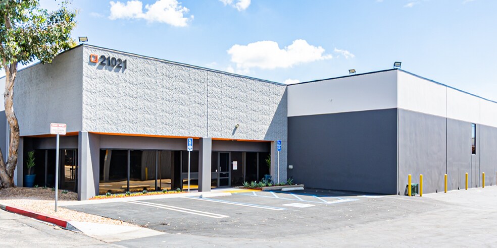 Primary Photo Of 21045-21051 Osborne St, Canoga Park Unknown For Lease