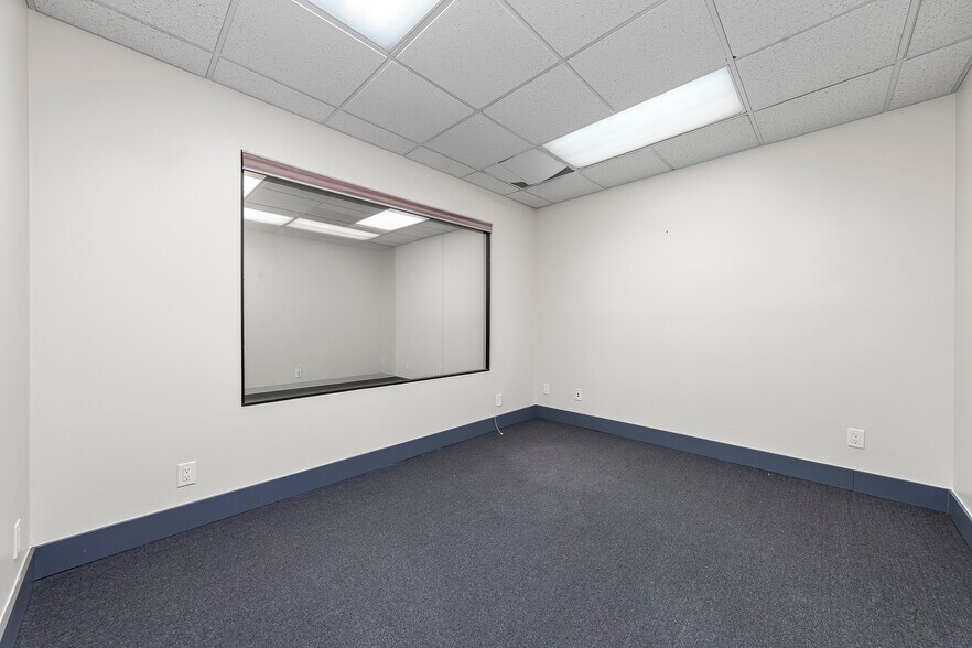 More Photos Of 301 Palmdale Blvd, Palmdale Office For Sale