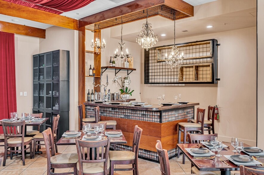 More Photos Of 223 Valencia Ave, Coral Gables Restaurant For Lease