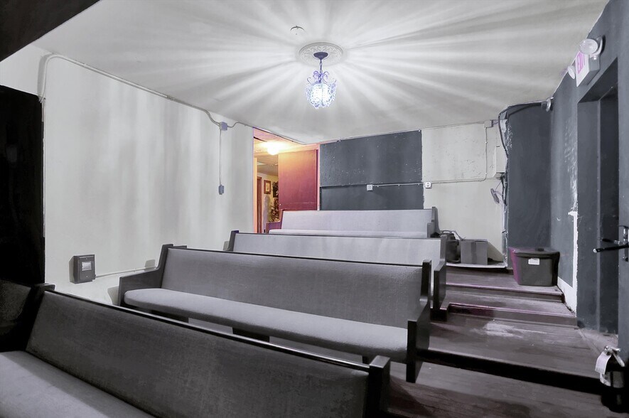 More Photos Of 111 S Walnut St, Edinburgh Theater Concert Hall For Sale