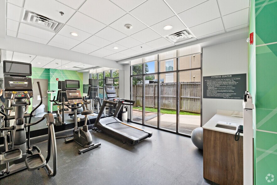 More Photos Of 3630 Springhill Memorial Dr S, Mobile Hotel For Sale