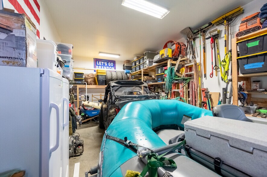 More Photos Of 211 Jetway Dr, Belgrade Flex For Sale
