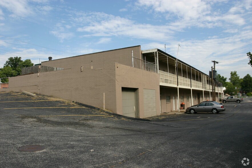More Photos Of 2128-2146 Woodson Rd, Overland Freestanding For Sale