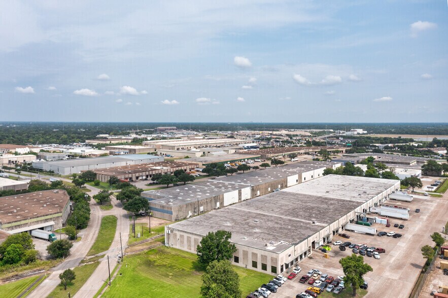 More Photos Of 4411 Darien St, Houston Warehouse For Lease