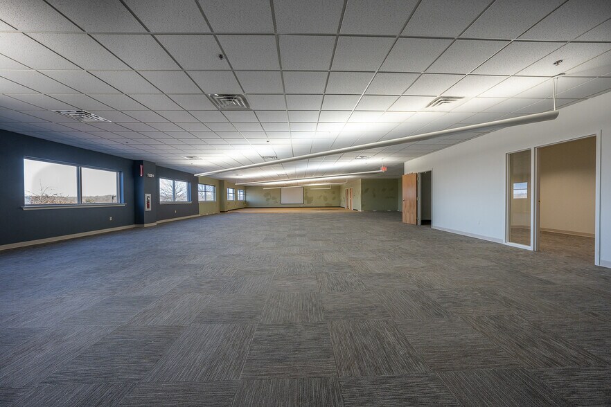 More Photos Of 9 Iron Bridge Dr, Collegeville Industrial For Sale