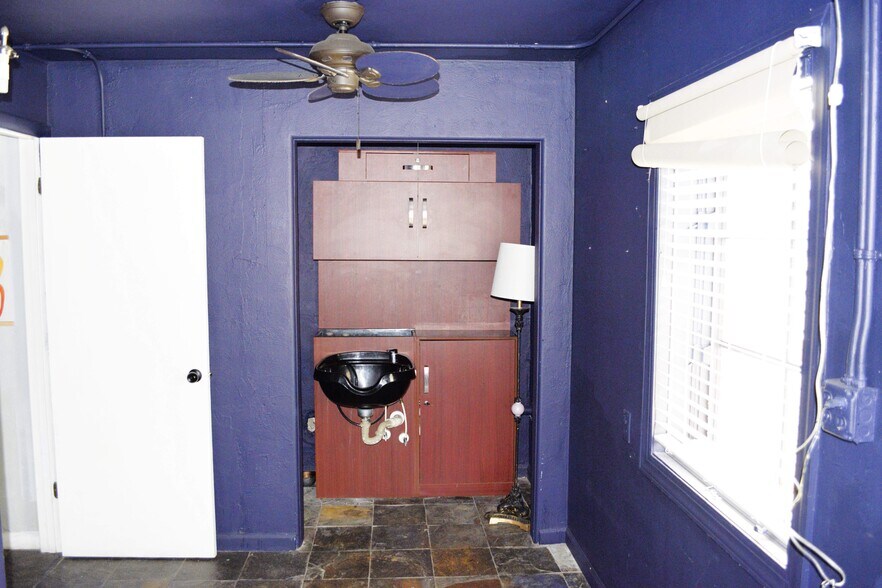 More Photos Of 2001 W Fairbanks Ave, Winter Park Storefront For Lease