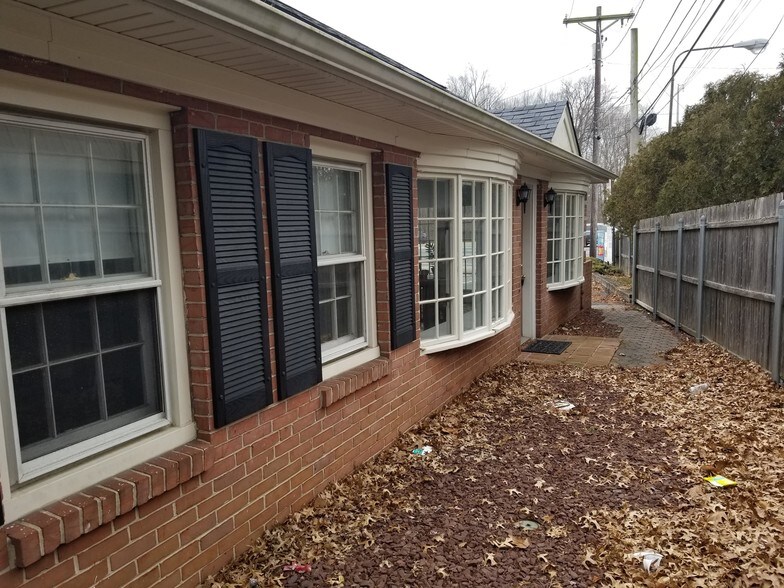 More Photos Of 1707 Concord Pike, Wilmington Storefront Retail Office For Sale