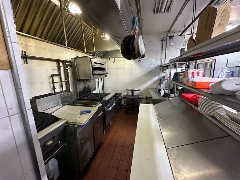 More Photos Of 1621 Lexington Ave, New York Apartments For Lease