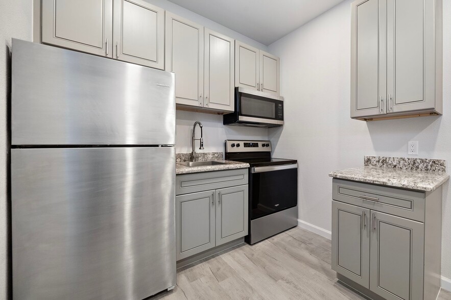 More Photos Of 920 Avenue L, Galveston Apartments For Sale