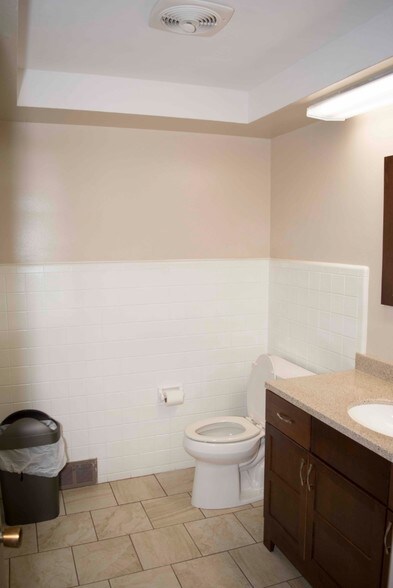 More Photos Of 18040 James Couzens Fwy, Detroit Office For Lease
