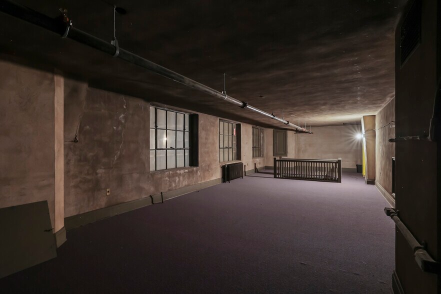 More Photos Of 1631 Main St, Niagara Falls Industrial For Sale