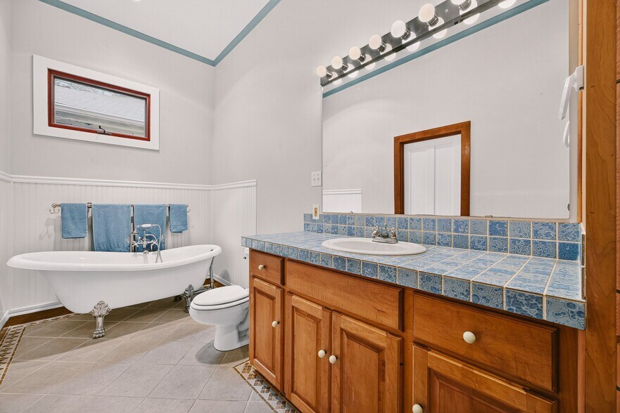 More Photos Of 812 W 10th St, Austin Office For Sale