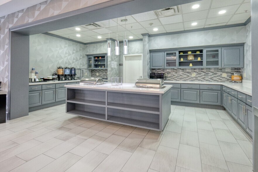 More Photos Of 14450 Park Row Dr, Houston Hotel For Sale