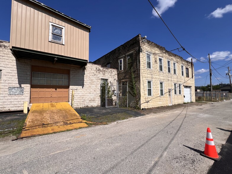 Primary Photo Of 202 W 2nd St, Huntington Loft Creative Space For Sale