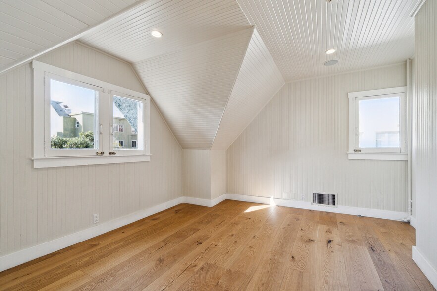 More Photos Of 523 Ocean Front Walk, Venice Storefront Retail Office For Lease