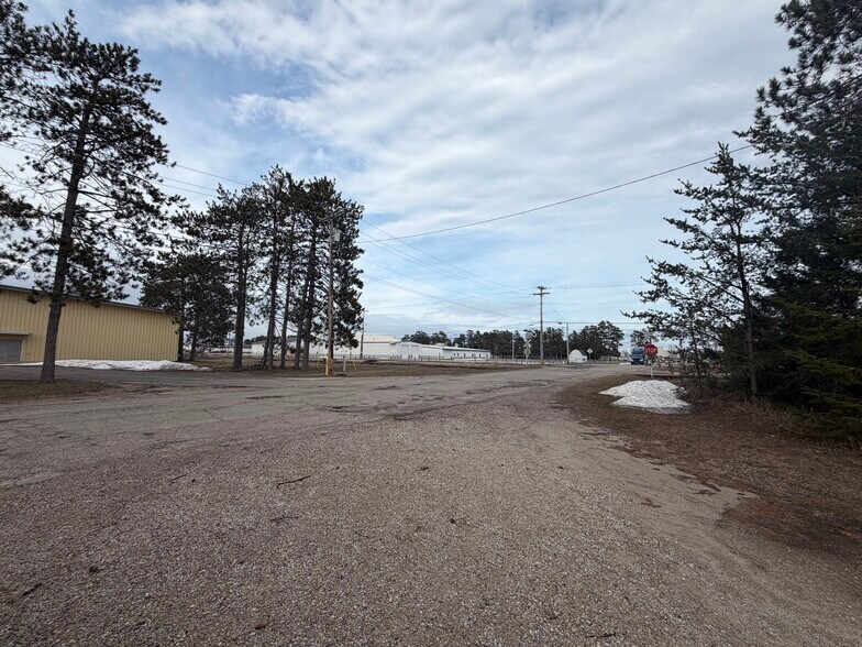 More Photos Of 2905 N Lincoln Rd, Escanaba General Retail For Sale