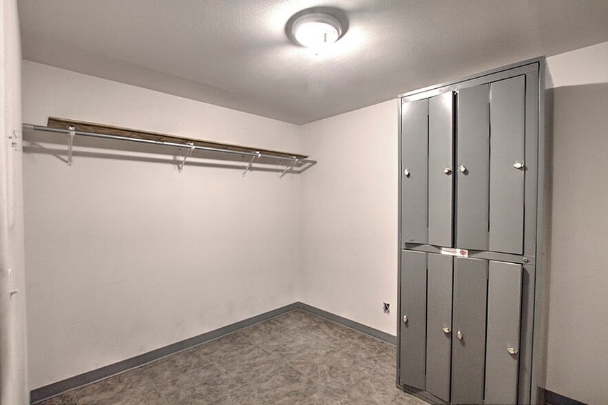 More Photos Of 225 West St, Evanston Light Manufacturing For Sale