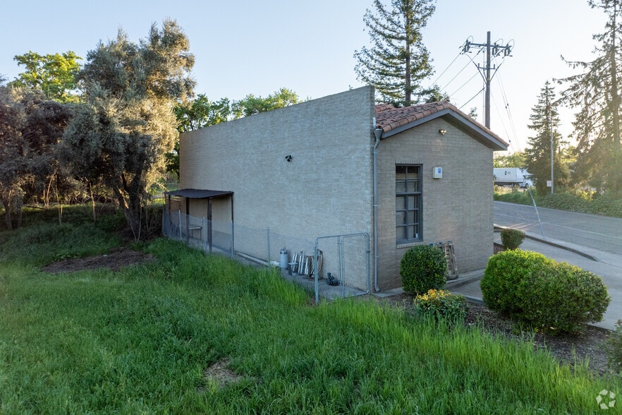 More Photos Of 1100 W Chiles Rd, Davis Light Manufacturing For Sale