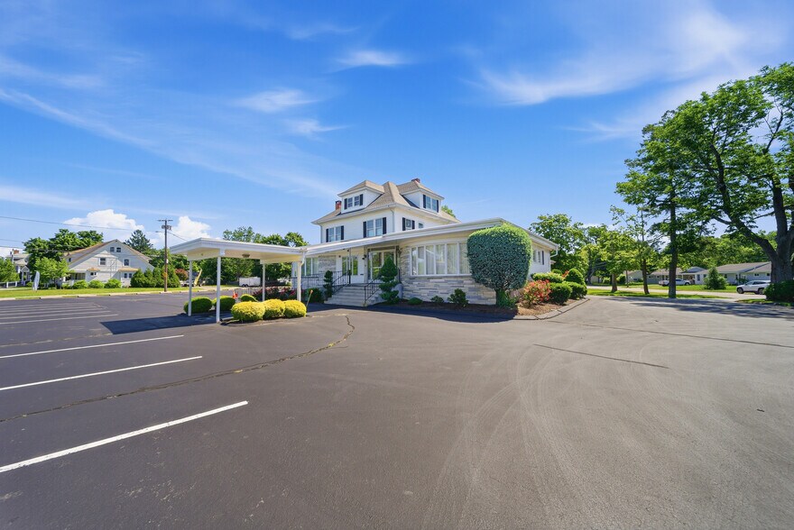 More Photos Of 982 Warwick Ave, Warwick Funeral Home For Sale