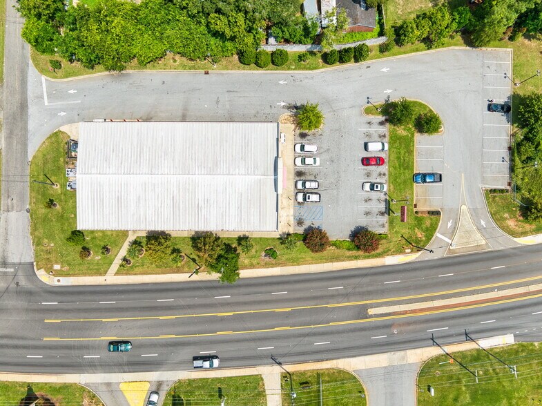 More Photos Of 942 Broad River Rd, Columbia Freestanding For Sale