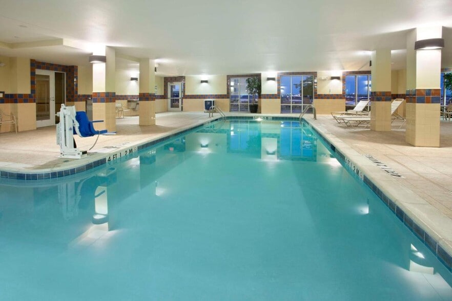 More Photos Of 2700 Green Oaks Rd, Fort Worth Hotel For Sale