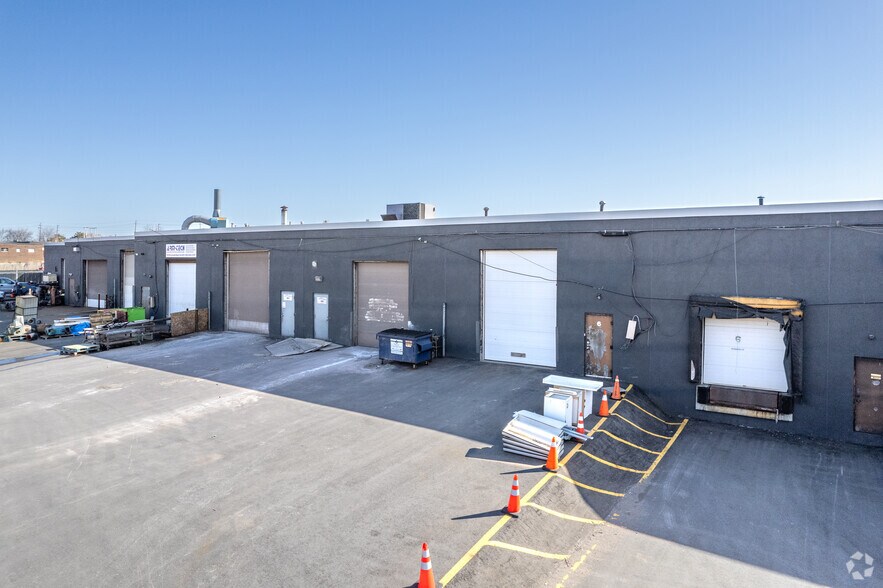 More Photos Of 582 Rivermede Rd, Concord Warehouse For Lease