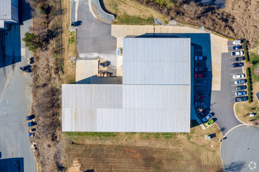 More Photos Of 129 Oakpark Dr, Mooresville Light Manufacturing For Lease