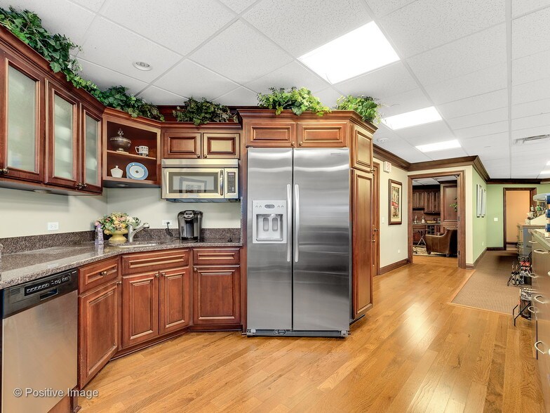 More Photos Of 1 TransAm Plaza Dr, Oakbrook Terrace Office For Sale