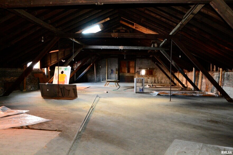 More Photos Of 119 W Carroll St, Macomb Office For Sale