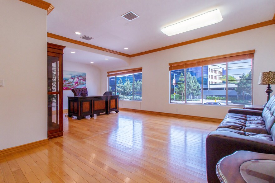More Photos Of 12041-12043 Jefferson Blvd, Culver City Office For Sale
