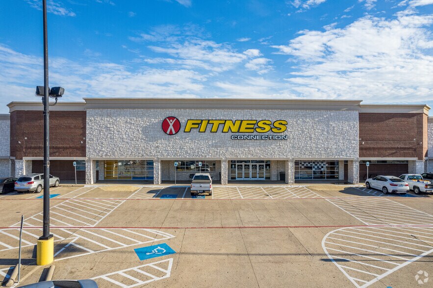 More Photos Of 2810 E Trinity Mills Rd, Carrollton Unknown For Lease