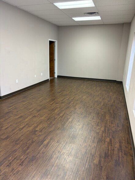 More Photos Of 1904 Fairfax Rd, Greensboro Distribution For Lease