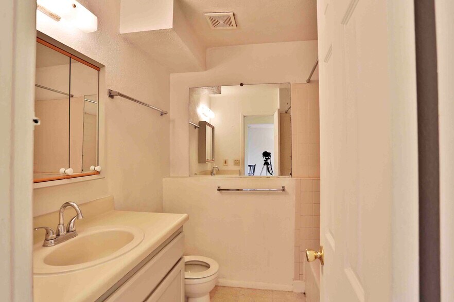 More Photos Of 935 Hathaway Dr, Colorado Springs Apartments For Sale