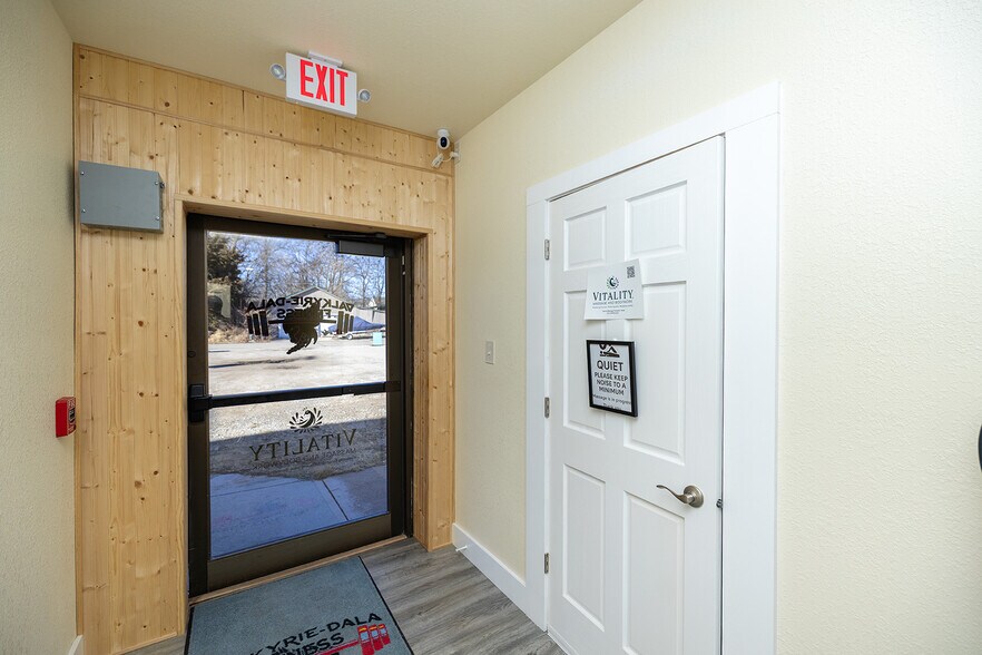 More Photos Of 115 N Main St, Lindsborg General Retail For Sale